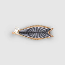 Load image into Gallery viewer, Cara Cardholder - Camel