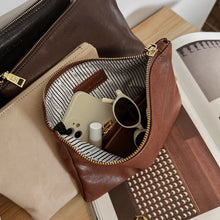 Load image into Gallery viewer, Louie Pouch - Saddle Chocolate