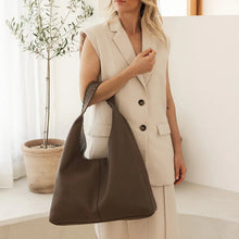 Load image into Gallery viewer, Avery Shoulder Bag - Mocha
