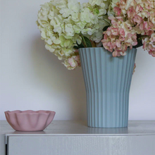 Load image into Gallery viewer, Ruffle Bowl (S) Icy Pink - Marmoset Found
