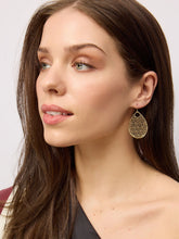 Load image into Gallery viewer, Earring - Gold Flower Filigree
