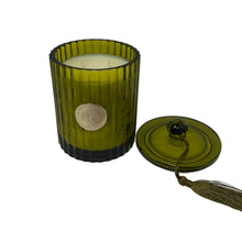 Load image into Gallery viewer, Christmas Candle - Winter Pine 410g
