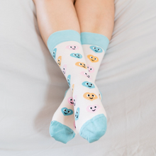 Load image into Gallery viewer, Socks - Smiley Hearts
